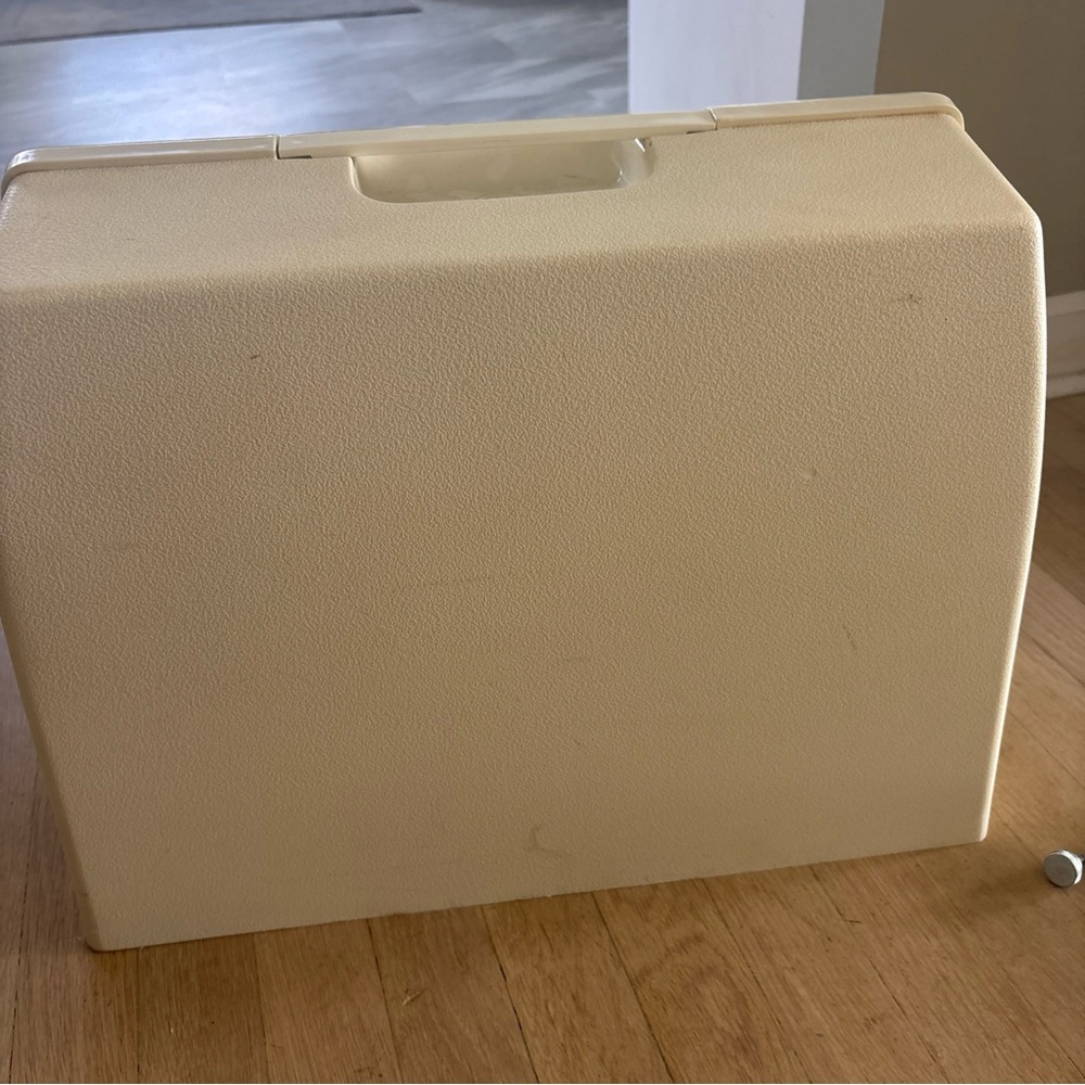 Vintage Universal Sewing Machine Hard Carrying Case W/ Handle Fits Most Machines - Picture 3 of 6